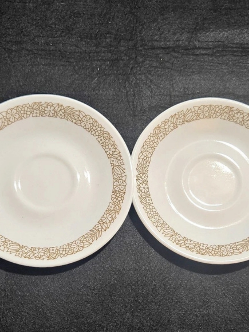 Corelle Old Town Blue Saucer Floral Sauxers Set of 2 in White & Brown